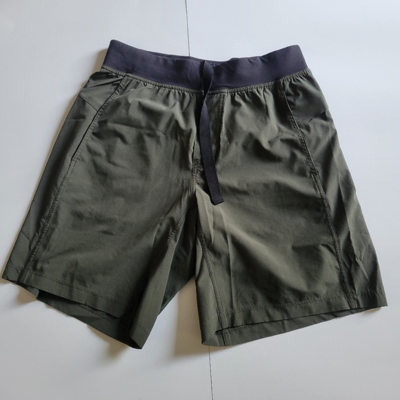 Lululemon athletica shorts. - Picture 4 of 10